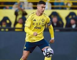 足坛传奇球星克罗斯现场观战湖侠 并晒出自己与东契奇合照